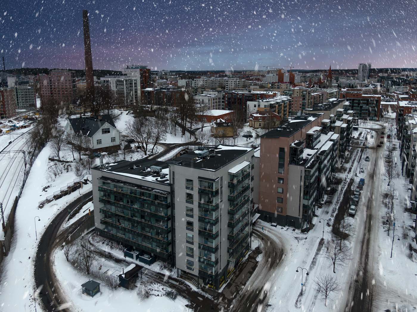 Ilmakuva Tampellan alueesta yö aikaan tailvella.